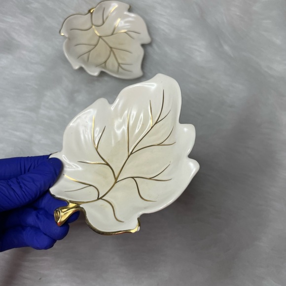 Vintage Carlton Ware White
cream Leaf dishes. Serving, Wall
decor, trinket dish - Picture 2 of 4